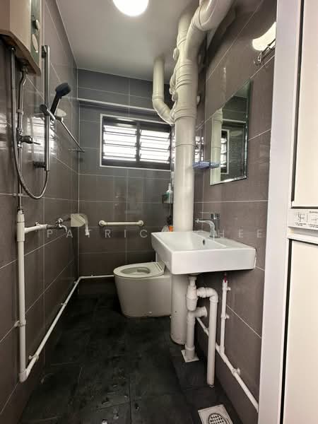 427 Yishun Avenue 11, 427 Yishun Avenue 11, 3 Bedrooms, 1,119 sqft, HDB Flat For Sale, by Patrick Chee, 500133616 - Bathroom - PropertyGuru.com.sg