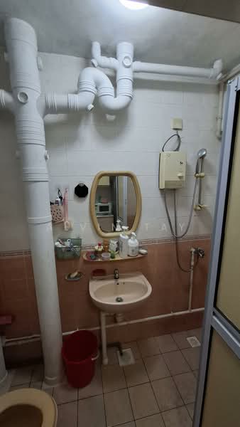 689B Choa Chu Kang Drive, 689B Choa Chu Kang Drive, 3 Bedrooms, 1,184 sqft, HDB Flat For Rent, by Alvin Tay, 500133635 - Bathroom - PropertyGuru.com.sg