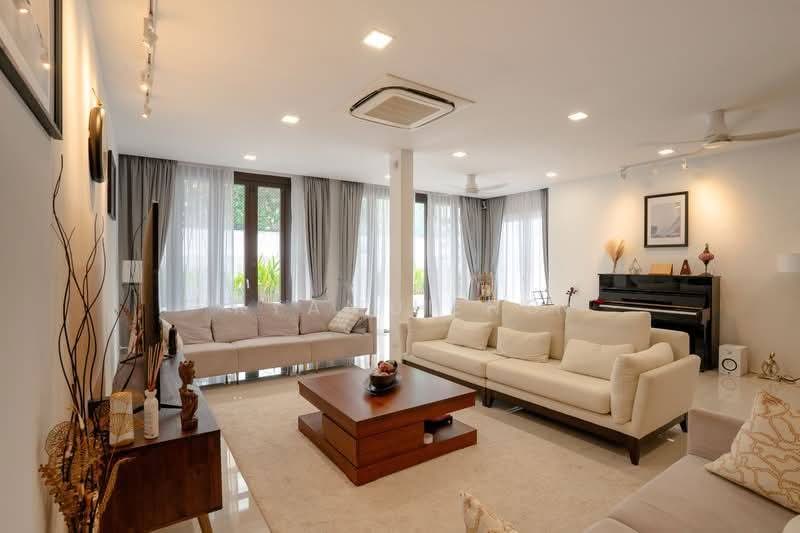 Priced to Sell – Renovated 2-Storey Semi-D | Near Kembangan MRT, , 4 Bedrooms, 4,000 sqft, Semi-Detached House For Sale, by Ryan Heng, 500133652 - Living Room - PropertyGuru.com.sg
