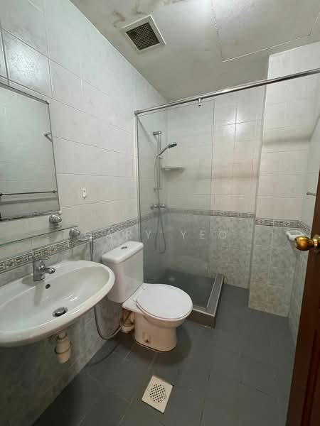 Casa Sarina, 101 Lorong Sarina, 2 Bedrooms, 990 sqft, Condominium For Sale, by Gary Yeo, 500133666 - Bathroom - PropertyGuru.com.sg