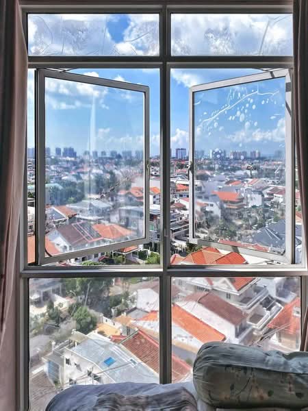 Grosvenor View, 1 Lengkong Empat, 2 Bedrooms, 1,300 sqft, Condominium For Sale, by Regine Cher, 500133684 - View - PropertyGuru.com.sg
