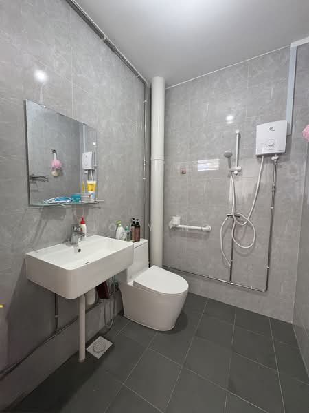 402 Choa Chu Kang Avenue 3, 402 Choa Chu Kang Avenue 3, Room Rental, 150 sqft, HDB Flat For Rent, by Joey Ng, 500133735 - Bathroom - PropertyGuru.com.sg