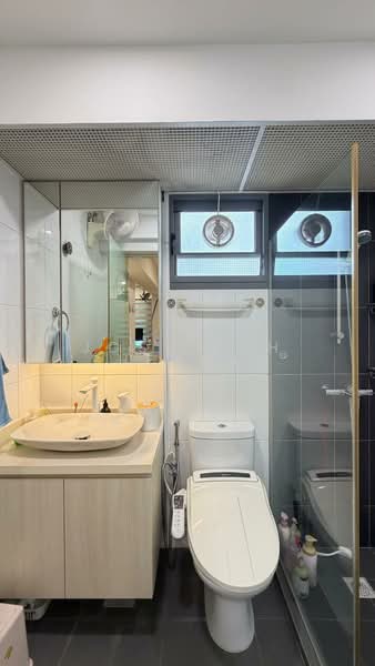 315B Punggol Way, 315B Punggol Way, 3 Bedrooms, 1,001 sqft, HDB Flat For Sale, by Jose Loh Zhenhao, 500133773 - Bathroom - PropertyGuru.com.sg