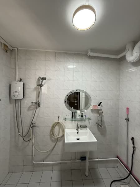517E Jurong West Street 52, 517E Jurong West Street 52, 3 Bedrooms, 1,249 sqft, HDB Flat For Sale, by Freddie Goh, 500133776 - Bathroom - PropertyGuru.com.sg