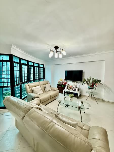 517E Jurong West Street 52, 517E Jurong West Street 52, 3 Bedrooms, 1,249 sqft, HDB Flat For Sale, by Freddie Goh, 500133776 - Living Room - PropertyGuru.com.sg