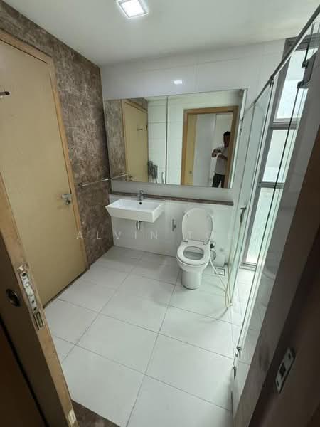 Eight Courtyards, 2 Canberra Drive, 2 Bedrooms, 800 sqft, Condominium For Rent, by Alvin Toh, 500133787 - Bathroom - PropertyGuru.com.sg