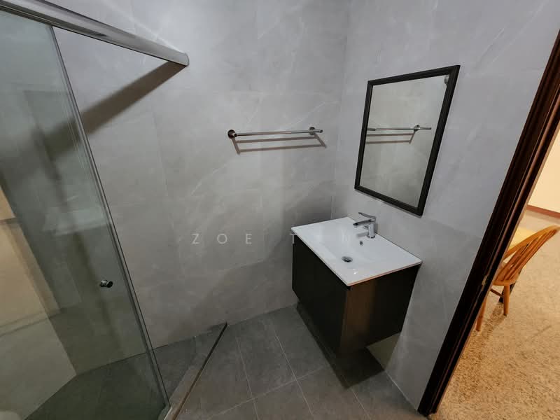 Dover Parkview, 36 Dover Rise, 2 Bedrooms, 969 sqft, Condominium For Rent, by Zoe Tan, 500133790 - Common Bathroom - PropertyGuru.com.sg