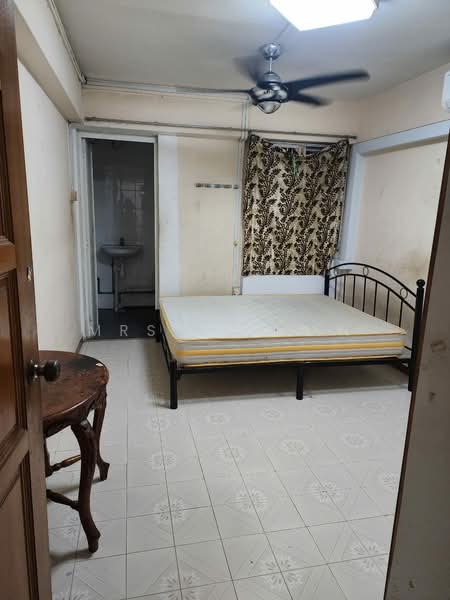 303 Jurong East Street 32, 303 Jurong East Street 32, 2 Bedrooms, 721 sqft, HDB Flat For Rent, by Mrs Roshan, 500133821 - Bedroom - PropertyGuru.com.sg