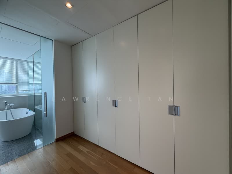 Grange Residences, 95 Grange Road, 4 Bedrooms, 2,583 sqft, Condominium For Rent, by Lawrence Tan, 500133828 - Master Bedroom walk in wardrobe - PropertyGuru.com.sg