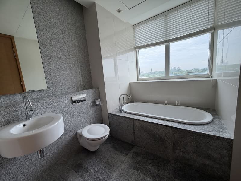 Grange Residences, 95 Grange Road, 4 Bedrooms, 2,583 sqft, Condominium For Rent, by Lawrence Tan, 500133828 - Bathroom - PropertyGuru.com.sg