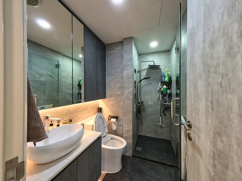 Kovan Melody, 19 Kovan Road, 3 Bedrooms, 1,227 sqft, Condominium For Sale, by Ron Poh, 500133845 - Bathroom - PropertyGuru.com.sg