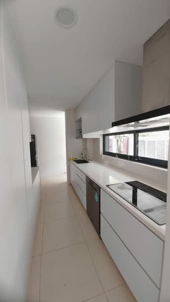 Queen Astrid Park, Tanglin / Holland / Bukit Timah, 5 Bedrooms, 8,000 sqft, Good Class Bungalow For Rent, by Debbie Kate Loo 鲁美娟, 500133869 - Kitchen - PropertyGuru.com.sg