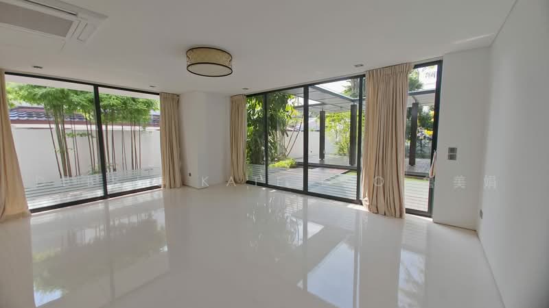 Queen Astrid Park, Tanglin / Holland / Bukit Timah, 5 Bedrooms, 8,000 sqft, Good Class Bungalow For Rent, by Debbie Kate Loo 鲁美娟, 500133869 - Living Room - PropertyGuru.com.sg