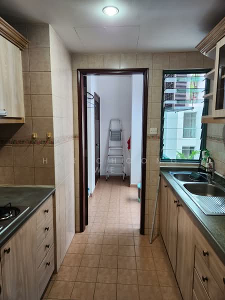 Stratford Court, 41A Bedok Ria Crescent, 3 Bedrooms, 1,152 sqft, Condominium For Sale, by Har Choong Wei, 500133870 - Kitchen - PropertyGuru.com.sg