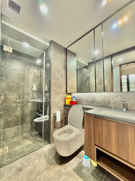 Kopar At Newton, 6 Makeway Avenue, 2 Bedrooms, 689 sqft, Condominium For Rent, by Clement Nah, 500133887 - Bathroom - PropertyGuru.com.sg