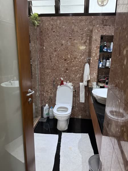 Orchard Towers, 1 Claymore Drive, 3 Bedrooms, 1,969 sqft, Apartment For Sale, by Daniel Lim, 500133893 - Bathroom - PropertyGuru.com.sg
