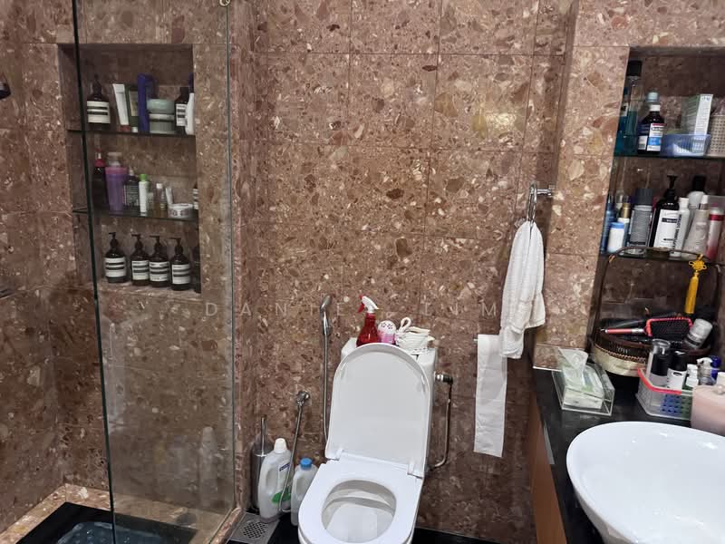 Orchard Towers, 1 Claymore Drive, 3 Bedrooms, 1,969 sqft, Apartment For Sale, by Daniel Lim, 500133893 - Bathroom - PropertyGuru.com.sg