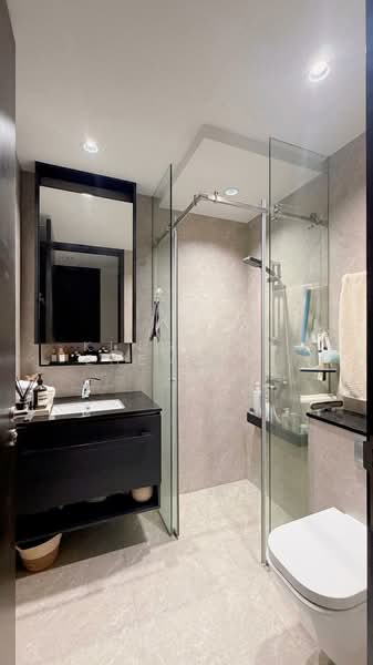 Park Colonial, 6 Woodleigh Lane, 2 Bedrooms, 872 sqft, Condominium For Rent, by Kingsley Zheng 鄭鈞鴻, 500133911 - Bathroom - PropertyGuru.com.sg