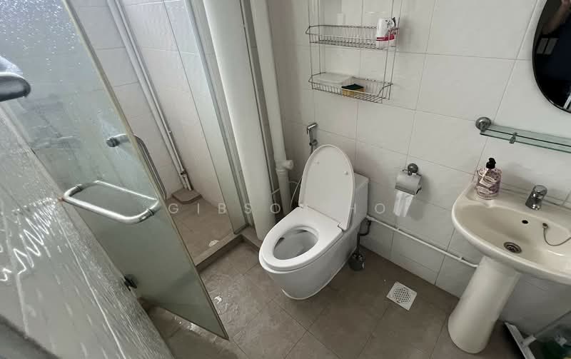 105 Jalan Rajah, 105 Jalan Rajah, 3 Bedrooms, 1,600 sqft, HDB Flat For Rent, by Gibson Ho, 500133932 - Bathroom - PropertyGuru.com.sg