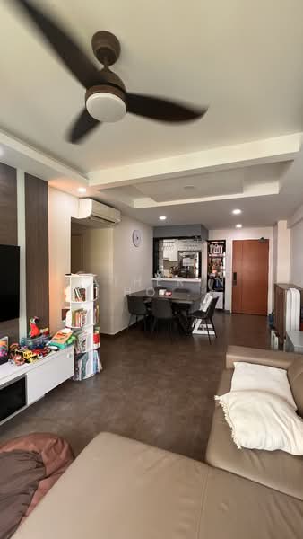 426C Yishun Avenue 11, 426C Yishun Avenue 11, 3 Bedrooms, 92 sqft, HDB Flat For Sale, by Catherine Ho Mei Yoke, 500133935 - Living Room - PropertyGuru.com.sg