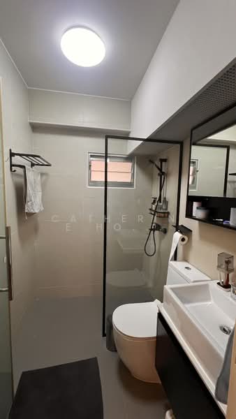 426C Yishun Avenue 11, 426C Yishun Avenue 11, 3 Bedrooms, 92 sqft, HDB Flat For Sale, by Catherine Ho Mei Yoke, 500133935 - Master bathroom - PropertyGuru.com.sg