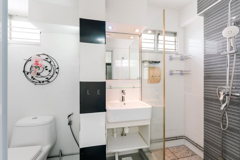 47 Marine Crescent, 47 Marine Crescent, 2 Bedrooms, 700 sqft, HDB Flat For Sale, by Elena Ng, 500133946 - Bathroom - PropertyGuru.com.sg