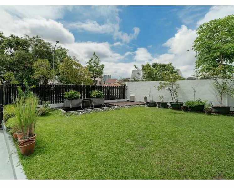 ⭐⭐LANDED7772@Amazing 2 Storey Detached Braddell Heights Estate (D13) 6rm, , 6 Bedrooms, 5,000 sqft, Detached House For Sale, by WeeThong Chai, 500133960 - Garden - PropertyGuru.com.sg