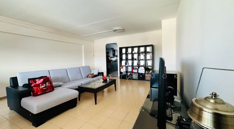 658 Hougang Avenue 8, 658 Hougang Avenue 8, 3 Bedrooms, 1,119 sqft, HDB Flat For Sale, by Elizabeth Mok, 500133962 - Living Room - PropertyGuru.com.sg