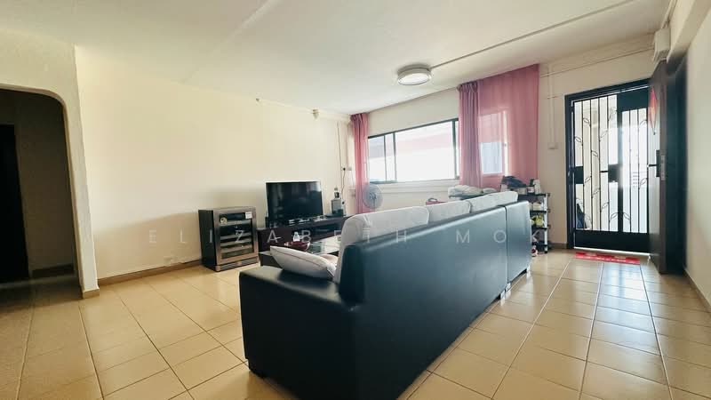 658 Hougang Avenue 8, 658 Hougang Avenue 8, 3 Bedrooms, 1,119 sqft, HDB Flat For Sale, by Elizabeth Mok, 500133962 - Living Room - PropertyGuru.com.sg