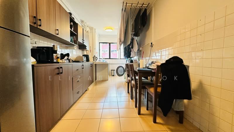 658 Hougang Avenue 8, 658 Hougang Avenue 8, 3 Bedrooms, 1,119 sqft, HDB Flat For Sale, by Elizabeth Mok, 500133962 - Kitchen - PropertyGuru.com.sg