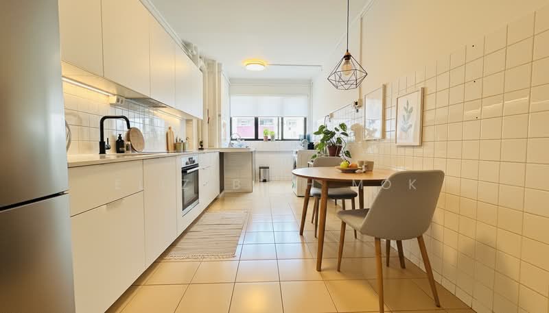 658 Hougang Avenue 8, 658 Hougang Avenue 8, 3 Bedrooms, 1,119 sqft, HDB Flat For Sale, by Elizabeth Mok, 500133962 - Kitchen - PropertyGuru.com.sg