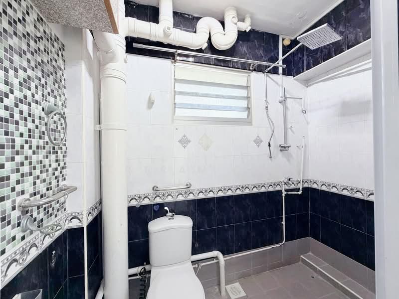190 Pasir Ris Street 12, 190 Pasir Ris Street 12, 3 Bedrooms, 1,140 sqft, HDB Flat For Sale, by Bertram Chen, 500133967 - Bathroom - PropertyGuru.com.sg