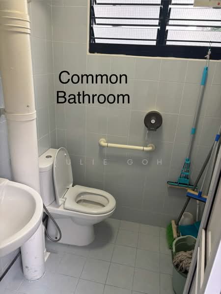 218 Serangoon Avenue 4, 218 Serangoon Avenue 4, 3 Bedrooms, 980 sqft, HDB Flat For Rent, by Julie Goh, 500133979 - Bathroom - PropertyGuru.com.sg