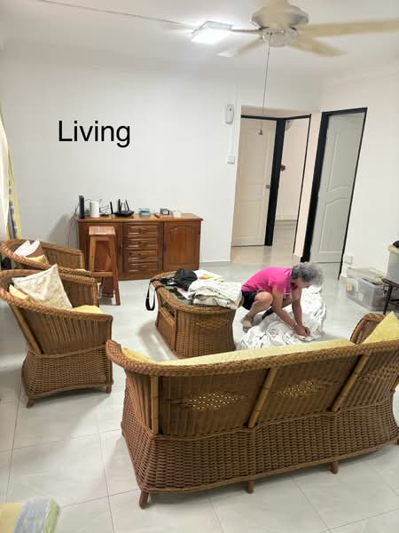 218 Serangoon Avenue 4, 218 Serangoon Avenue 4, 3 Bedrooms, 980 sqft, HDB Flat For Rent, by Julie Goh, 500133979 - Living Room - PropertyGuru.com.sg