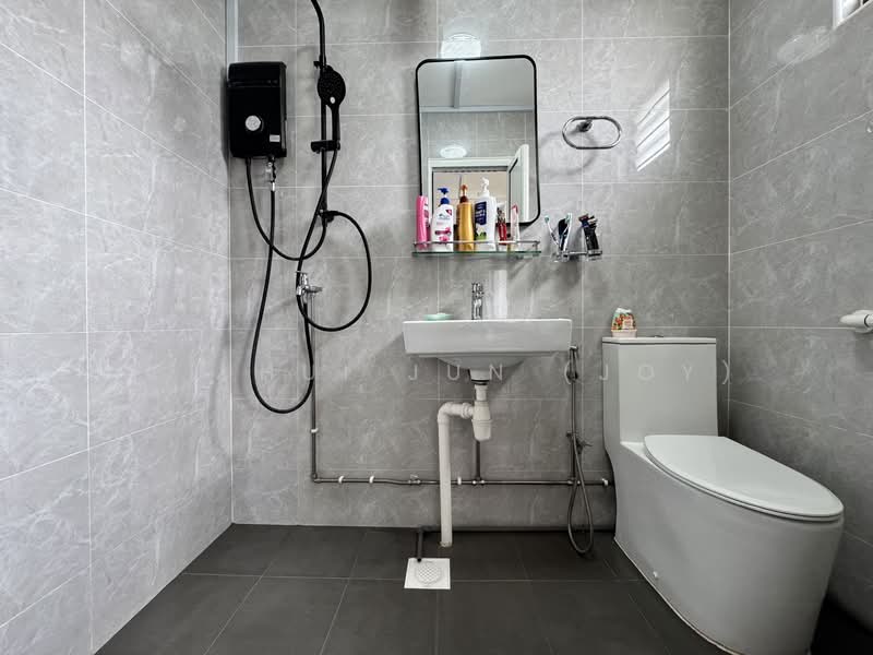 721 Jurong West Avenue 5, 721 Jurong West Avenue 5, 3 Bedrooms, 1,302 sqft, HDB Flat For Sale, by Lee Hui Jun (Joy), 500134021 - Master Bathroom - PropertyGuru.com.sg