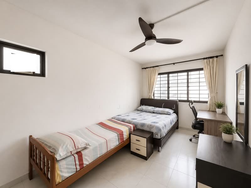 721 Jurong West Avenue 5, 721 Jurong West Avenue 5, 3 Bedrooms, 1,302 sqft, HDB Flat For Sale, by Lee Hui Jun (Joy), 500134021 - Room beside living room - PropertyGuru.com.sg