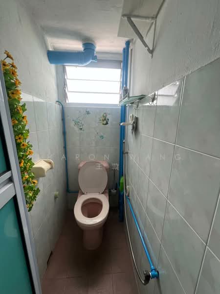 1 Lorong 7 Toa Payoh, 1 Lorong 7 Toa Payoh, 3 Bedrooms, 721 sqft, HDB Flat For Rent, by Sharon Wang 王璇, 500134045 - Bathroom - PropertyGuru.com.sg