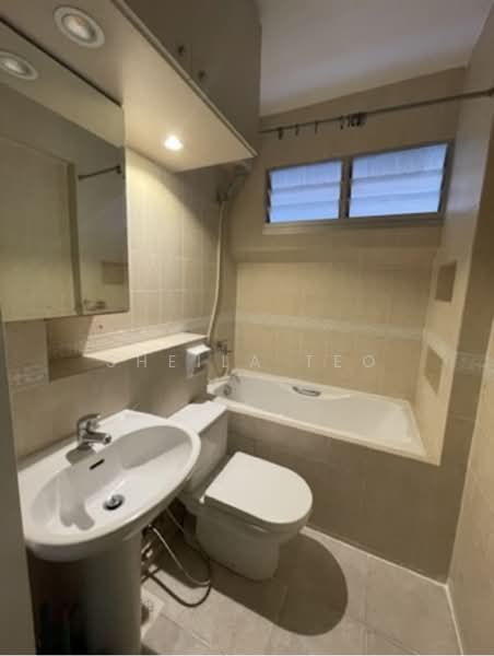 272 Bishan Street 24, 272 Bishan Street 24, 2 Bedrooms, 1,119 sqft, HDB Flat For Sale, by Sheila Teo, 500134048 - Bathroom - PropertyGuru.com.sg