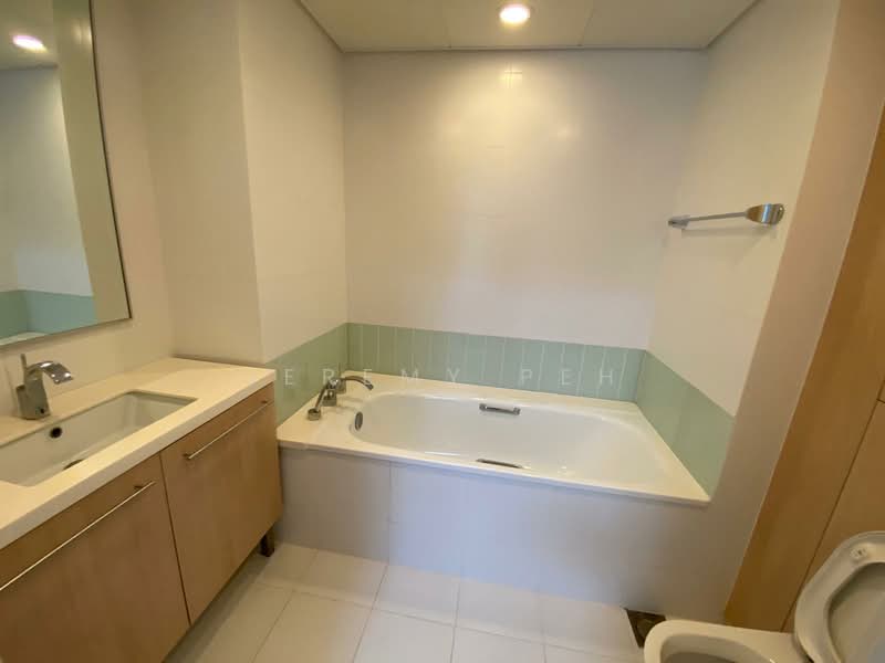The Sail @ Marina Bay, 6 Marina Boulevard, 2 Bedrooms, 904 sqft, Condominium For Sale, by Jeremy Peh, 500134058 - Bathroom - PropertyGuru.com.sg
