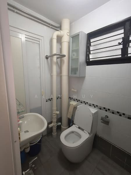 111 Bishan Street 12, 111 Bishan Street 12, Room Rental, 200 sqft, HDB Flat For Rent, by Alan Huy, 500134061 - Bathroom - PropertyGuru.com.sg