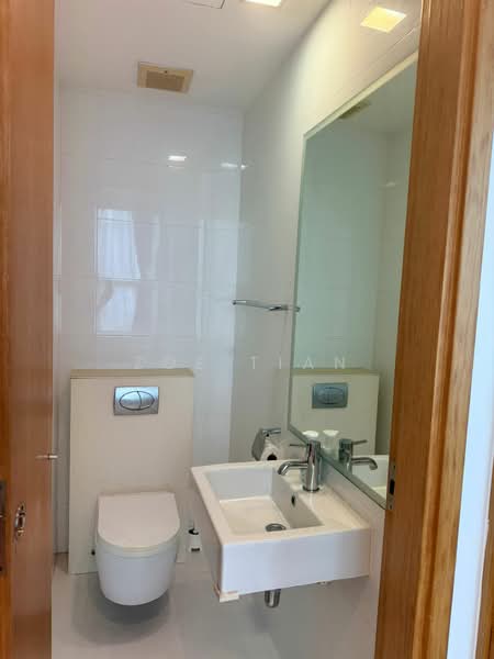 One Oxley Rise, 1 Oxley Rise, 2 Bedrooms, 721 sqft, Apartment For Rent, by Zoe Tian, 500134062 - Bathroom - PropertyGuru.com.sg