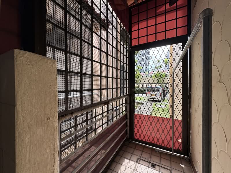 Spanish Village, 60 Farrer Road, 2 Bedrooms, 775 sqft, Condominium For Rent, by Ivan Lim, 500134064 - Yard exit - PropertyGuru.com.sg