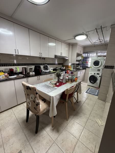 611 Bedok Reservoir Road, 611 Bedok Reservoir Road, 3 Bedrooms, 1,324 sqft, HDB Flat For Sale, by Azhar Johar, 500134065 - Kitchen - PropertyGuru.com.sg