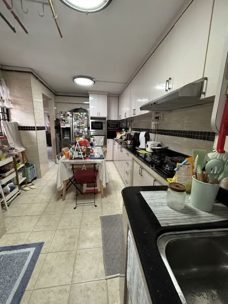 611 Bedok Reservoir Road, 611 Bedok Reservoir Road, 3 Bedrooms, 1,324 sqft, HDB Flat For Sale, by Azhar Johar, 500134065 - Kitchen - PropertyGuru.com.sg