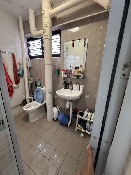 611 Bedok Reservoir Road, 611 Bedok Reservoir Road, 3 Bedrooms, 1,324 sqft, HDB Flat For Sale, by Azhar Johar, 500134065 - Bathroom - PropertyGuru.com.sg