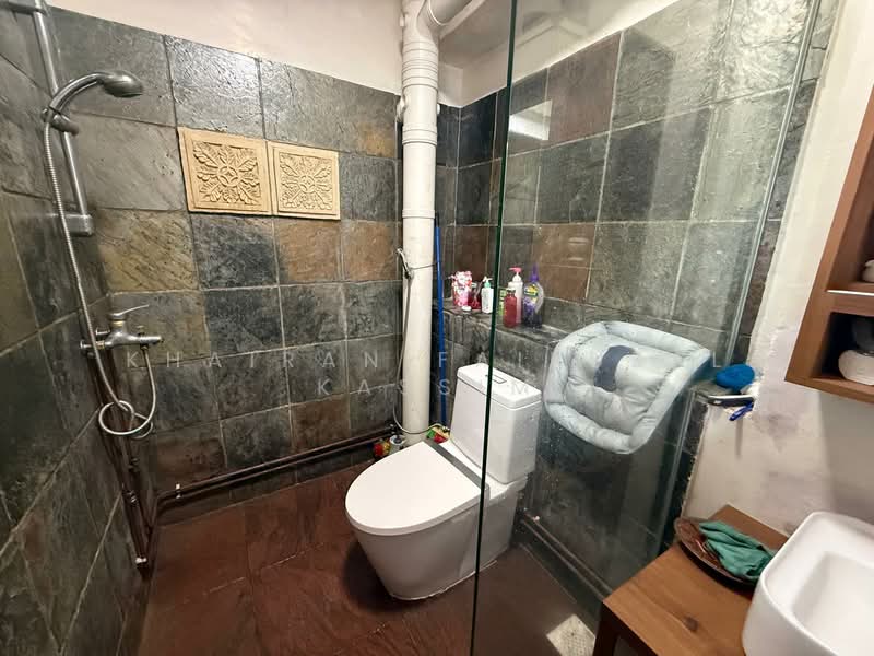 495F Tampines Street 43, 495F Tampines Street 43, 4 Bedrooms, 1,593 sqft, HDB Flat For Sale, by Khairan Fairuzal Kassim, 500134066 - Bathroom - PropertyGuru.com.sg