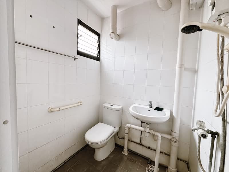 536 Ang Mo Kio Avenue 10, 536 Ang Mo Kio Avenue 10, 3 Bedrooms, 1,001 sqft, HDB Flat For Sale, by Sara Ho, 500134069 - Bathroom - PropertyGuru.com.sg