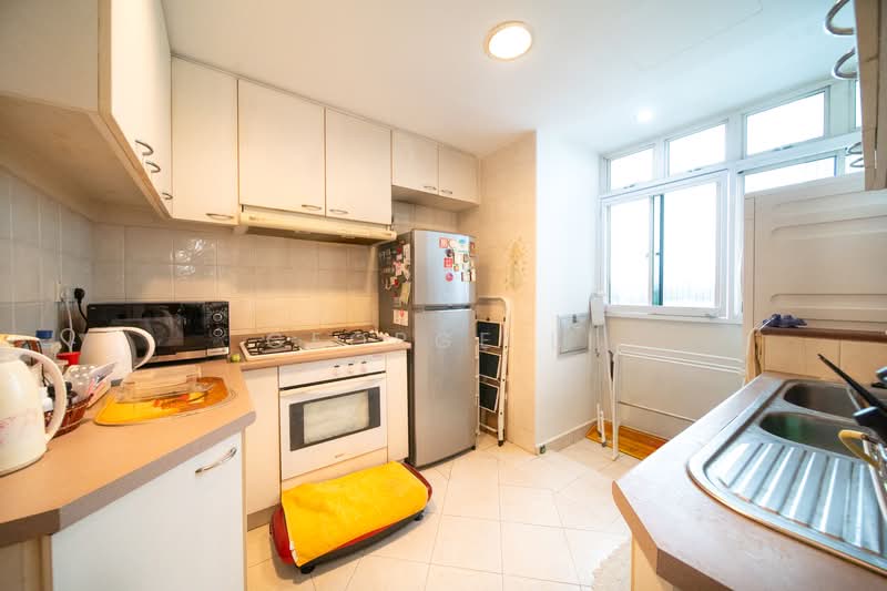 Burlington Square, 175 Bencoolen Street, 1 Bedroom, 732 sqft, Apartment For Sale, by George Li, 500134074 - Kitchen - PropertyGuru.com.sg