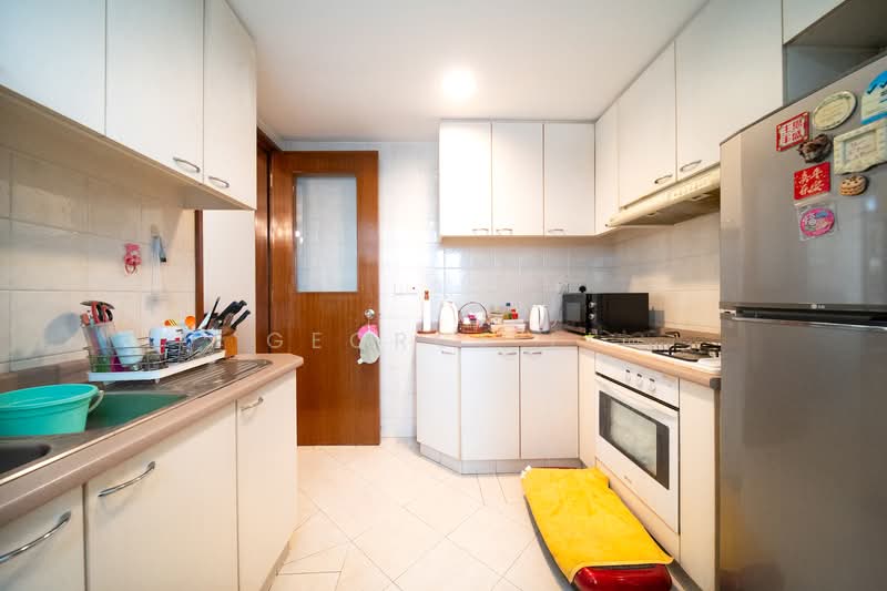 Burlington Square, 175 Bencoolen Street, 1 Bedroom, 732 sqft, Apartment For Sale, by George Li, 500134074 - Kitchen - PropertyGuru.com.sg