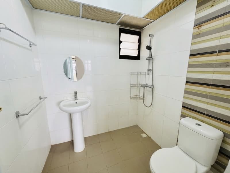 471A Fernvale Street, 471A Fernvale Street, 3 Bedrooms, 1,216 sqft, HDB Flat For Sale, by Goh Keng Yew, 500134101 - Bathroom - PropertyGuru.com.sg
